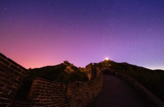 Conspiracy Nuts Are Spreading a Weird Concept About These Epic Auroras