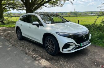 The Mercedes-Benz EQS 450 4MATIC assessment: Massive however snug